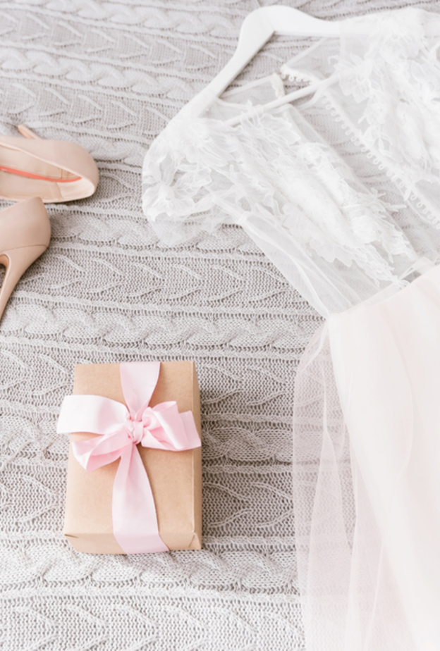 استخدمي قطع أقمشة خالية من الحمض لتخزين فستان الزفاف 