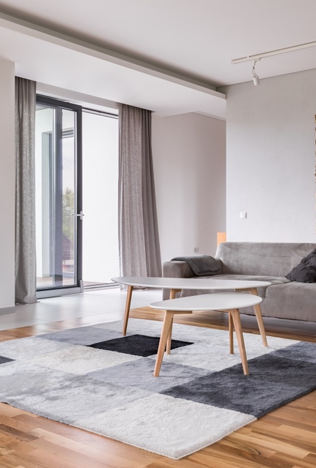 السجاد الصغير الحجم من طرق الحفاظ على الأرضيت الخشبية