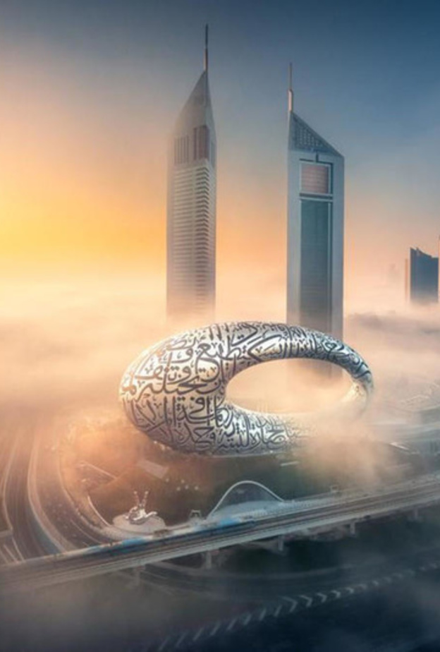 الشمس ومتحف دبي المستقبل في لقطة ساحرة