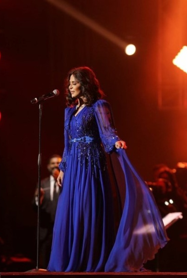 اجمل إطلالات نوال الكويتية بفساتين السهرة الراقية