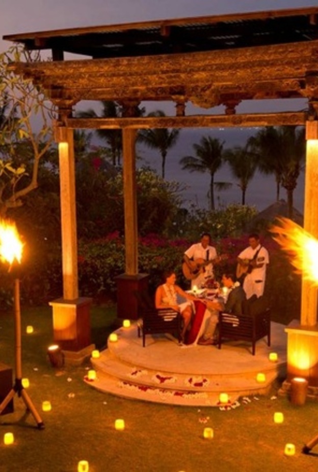 اللفتات الرومانسية قادرة على طرد الملل.jpg