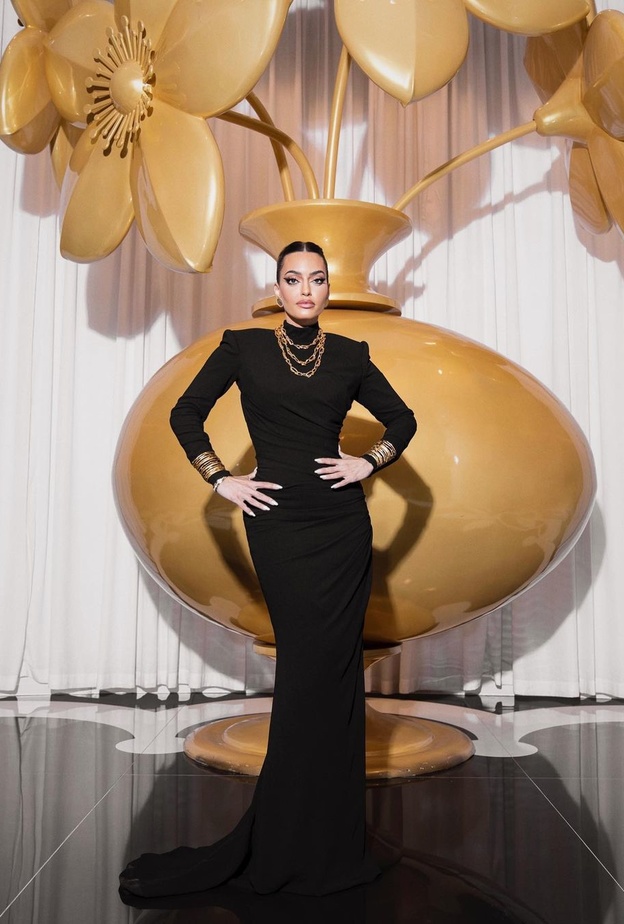 تعلمي تنسيق اللون الاسود على طريقة كارن وازن لأجمل الاطلالات العصرية