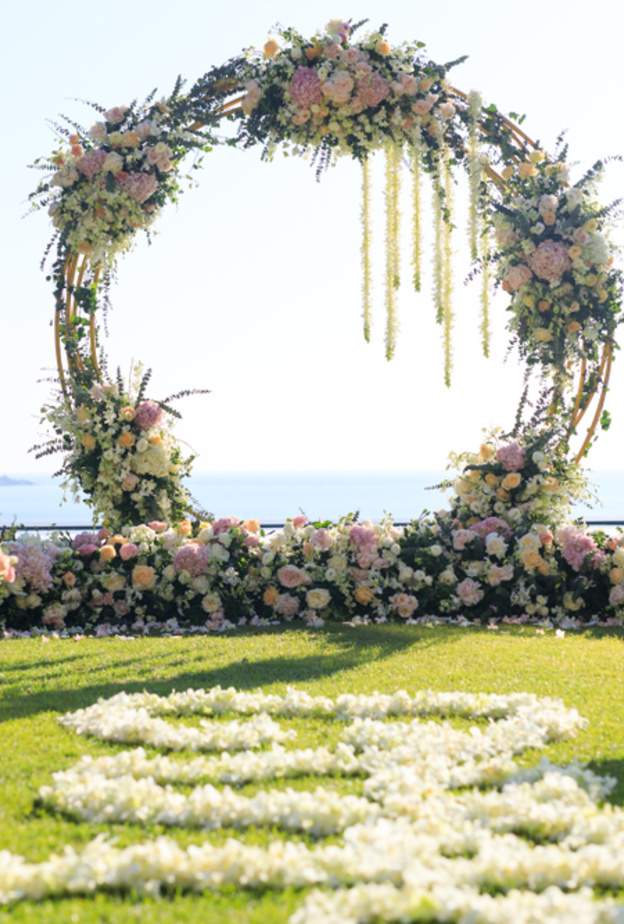 تختلف الألوان بين مكان في الهواء الطلق وبين مكان مغلق