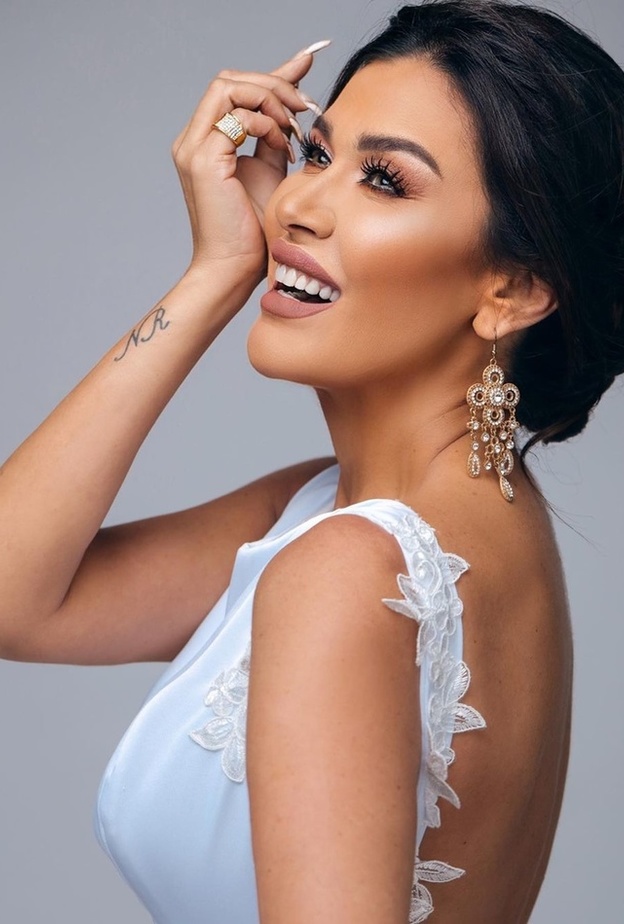 تسريحة الشينيون من نادين الراسي