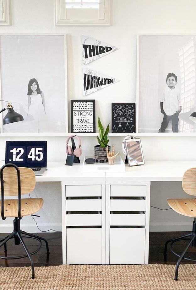 تصاميم مكاتب لغرف أطفال بمساحة مريحة  باللون الأبيض والأسود