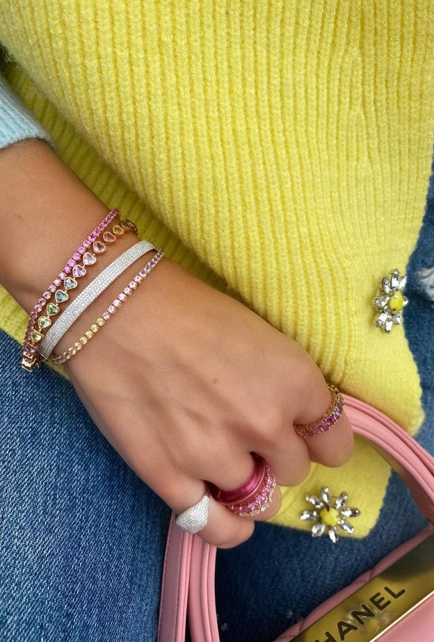 تصاميم ‏أساور التنس أساسية في الاطلالات المسائية هذا الموسم