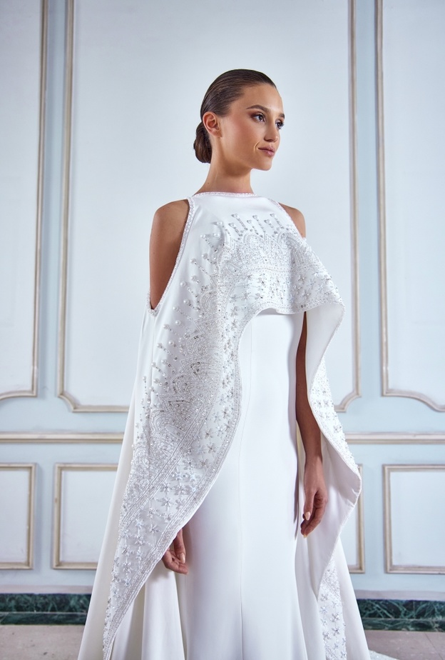 تطريزات فخمة في كاب عروس جورج حبيقة