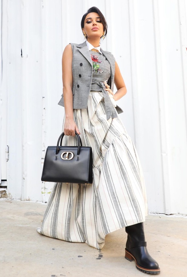 موديلات حقائب يد باللون الأسود مستوحاة من اطلالات النجمات 