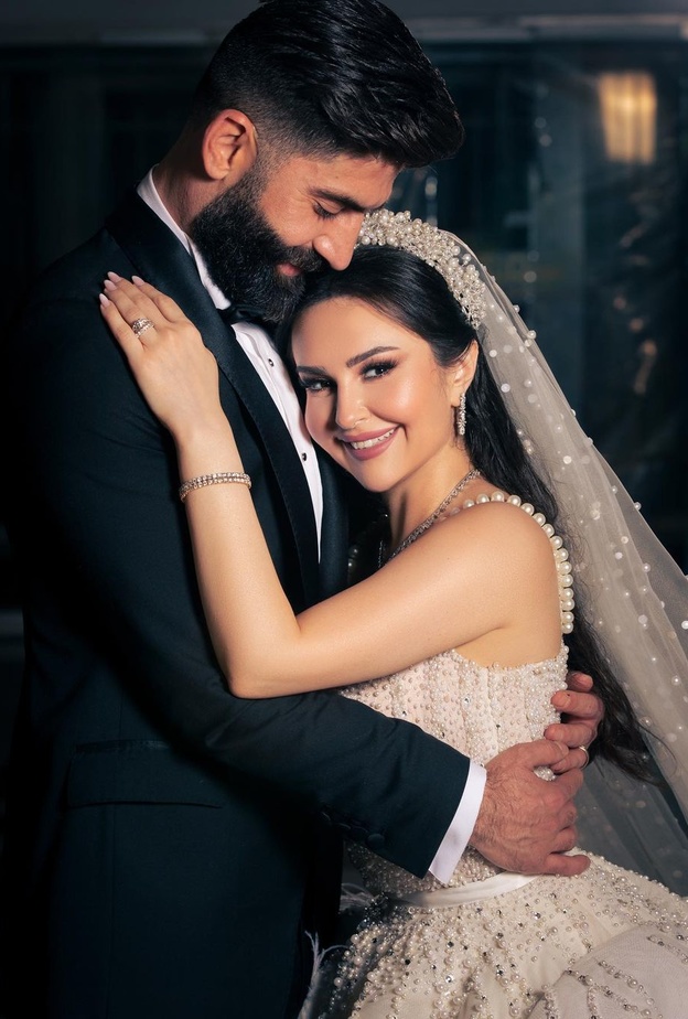 شهد برمدا خلال حفل زفافها.jpg