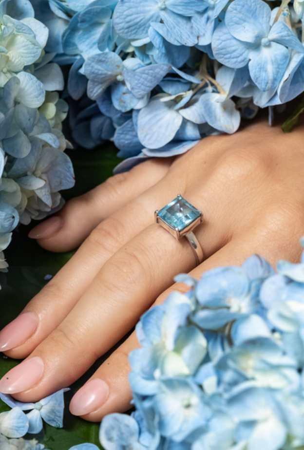 صورة لحجر التوباز