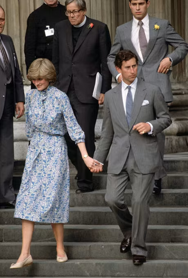 صورة لهما أثناء مغادرتهما بروفة حفل زفافهما في كاتدرائية سانت بول بصحبة الأمير أندرو