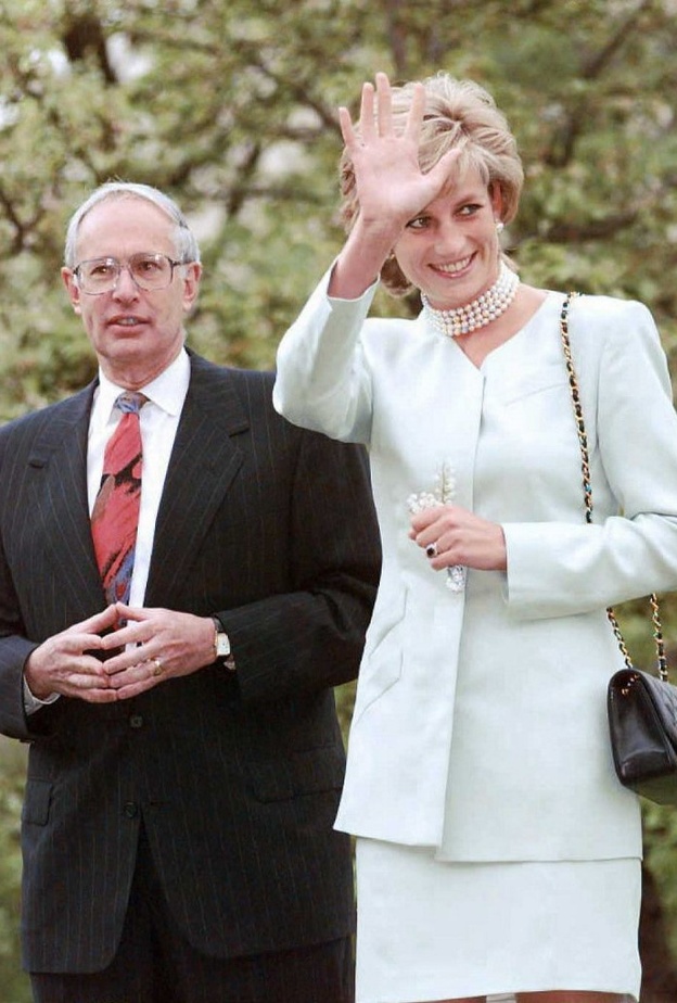 إطلالات الأميرة ديانا من توقيع CHANEL رمز للأناقة الراقية والخالدة 