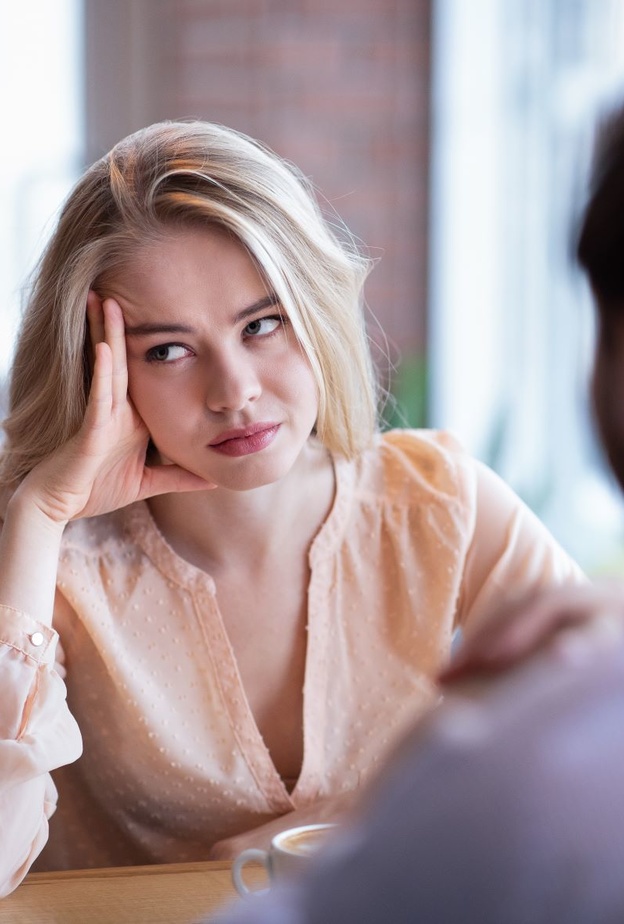 علامات تدل على نفور الزوجة من زوجها