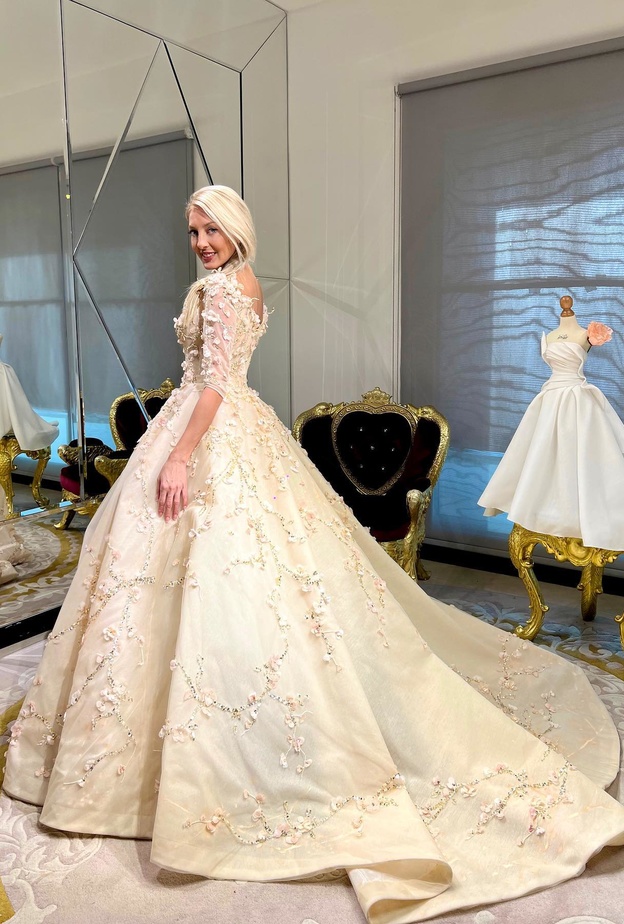 فساتين زفاف من مصممين اماراتيين انستقرام@almansourifashion2