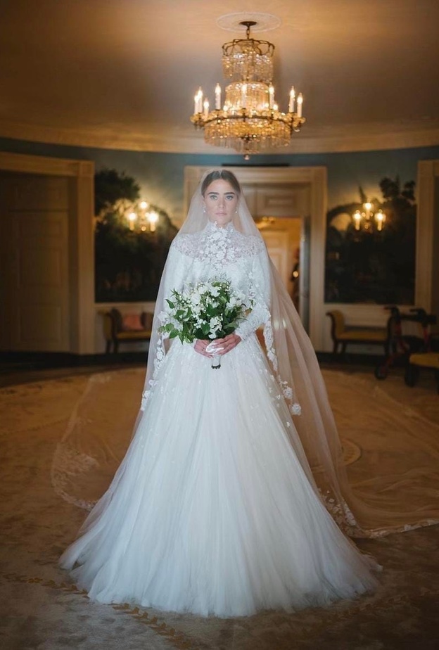 فستان زفاف نعومي بايدن من رالف لورين