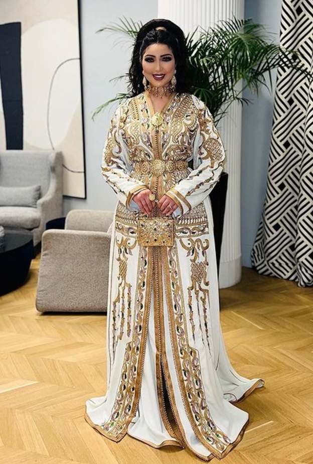 قفاطين خطوبة باللون الابيض انستقرام@dunia_batma