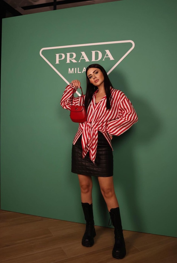 موديلات حقائب بألوان جريئة ومنعشة مستوحاة من اطلالات ديما الأسدي