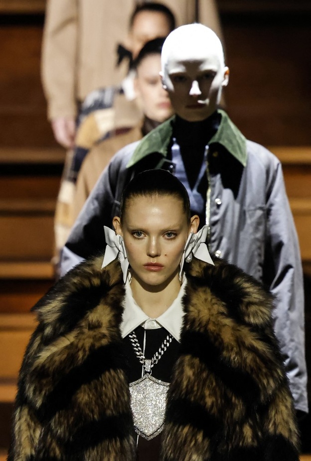 تعرّفي على أهم الأحداث التي قلبت المشهد في دور الأزياء مؤخرًا