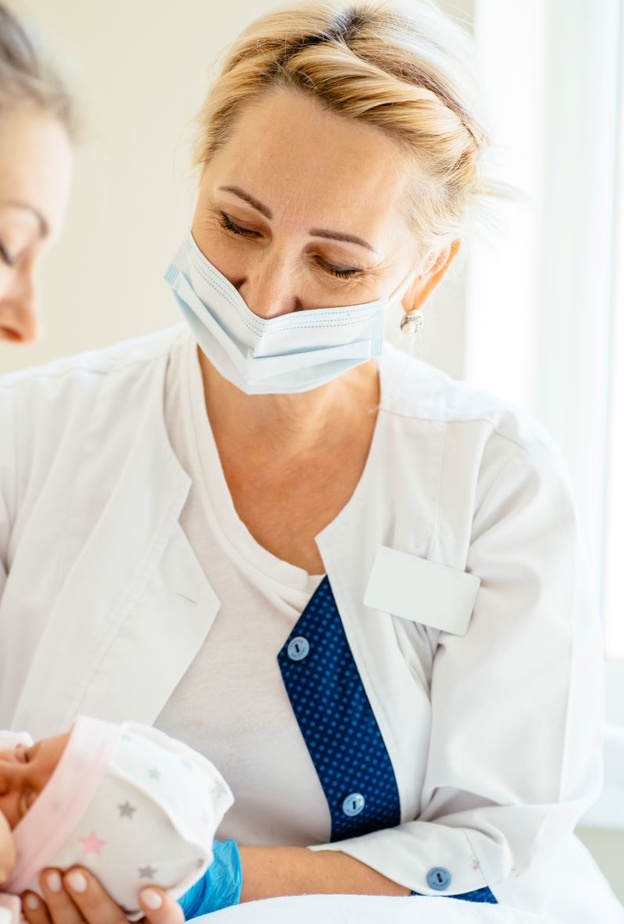 ما هي أعراض احتباس البول بعد الولادة