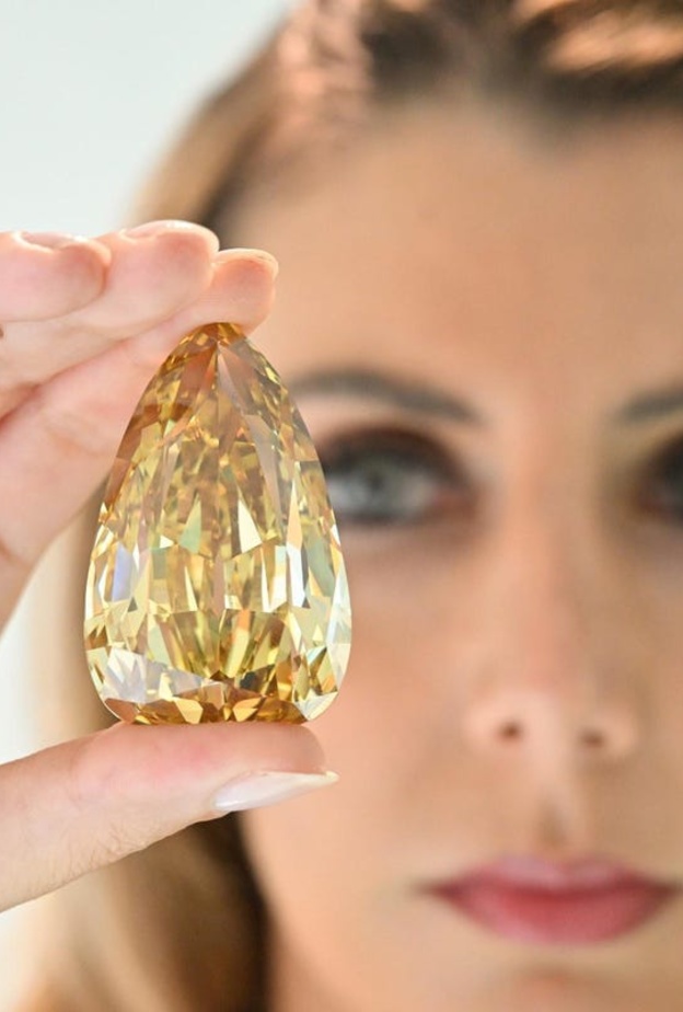 ماسة الكناري الذهبية تتألق في سوذبيز ديسمبر المقبل