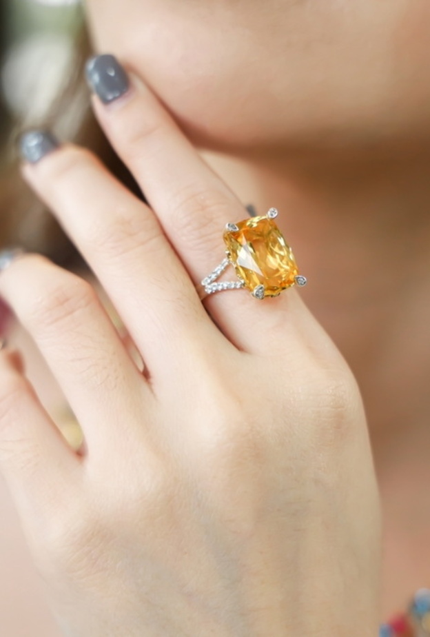 مجوهرات حجر السترين