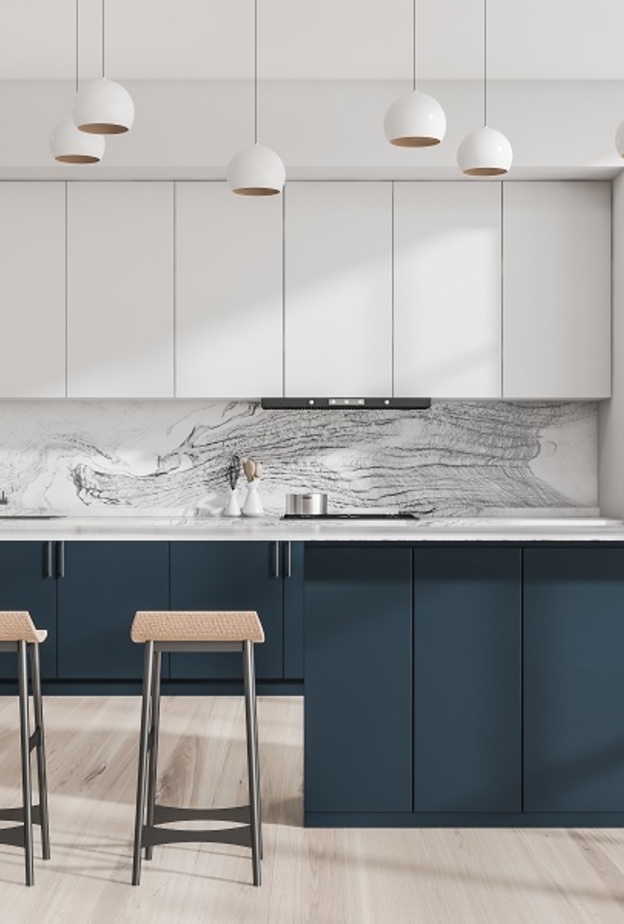 مطبخ بخزانات ثنائية اللون