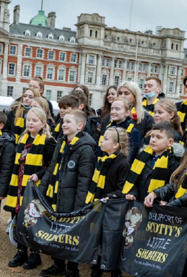  الأمير هاري يدعم أبناء العسكرين الراحلين في أحد الذكرى