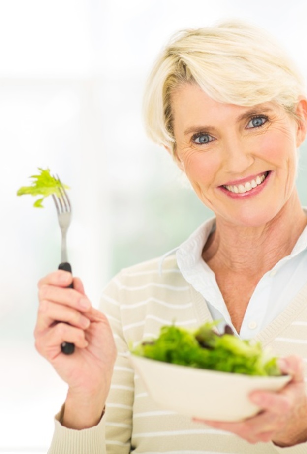 نظام غذائي مثالي للنساء بعد سن الخمسين وعند انقطاع الطمث