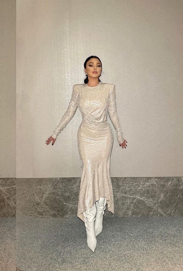 موديلات فساتين سهرة للمناسبات الشتوية من النجمات العربيات 