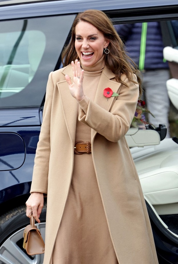 لماذا ترتدي أفراد العائلة المالكة البريطانية زهرة الخشخاش في شهر نوفمبر؟