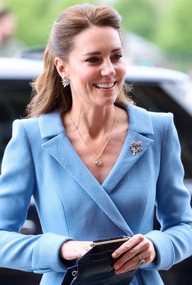 قلادة التوباز الأزرق من مجوهرات كيت ميدلتون الناعمة