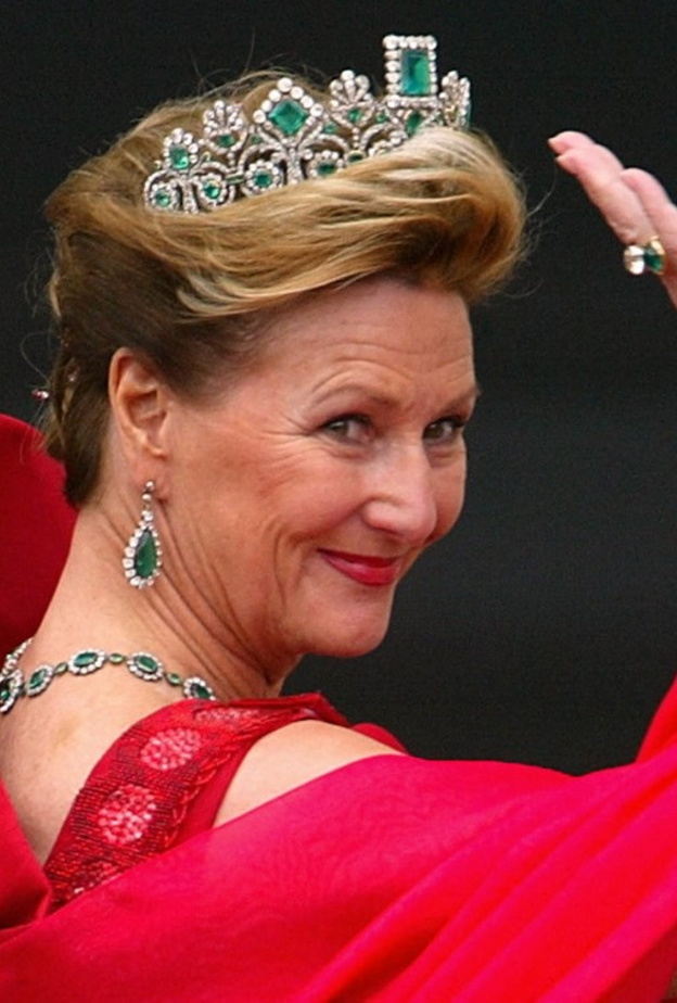 تاج Empress Joséphine's Emerald Tiara للملكة صونيا