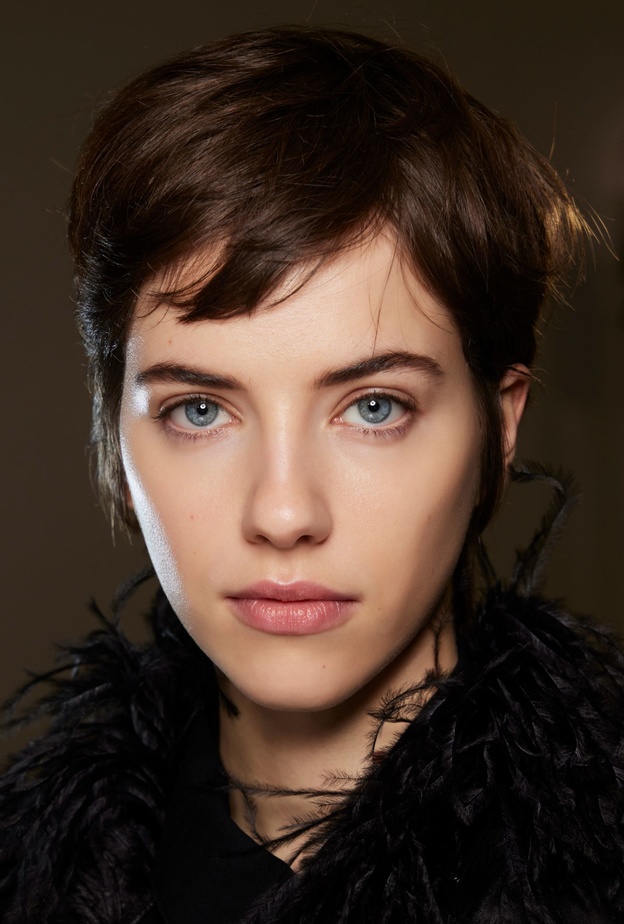 أحدث صيحات تجميلية تجعل شفاهك أكثر جمالاً قبل اليوم الوطني الإماراتي