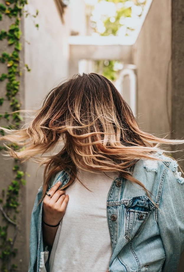 نصائح ذهبية لا بد من اتباعها لصبغ الشعر في المنزل