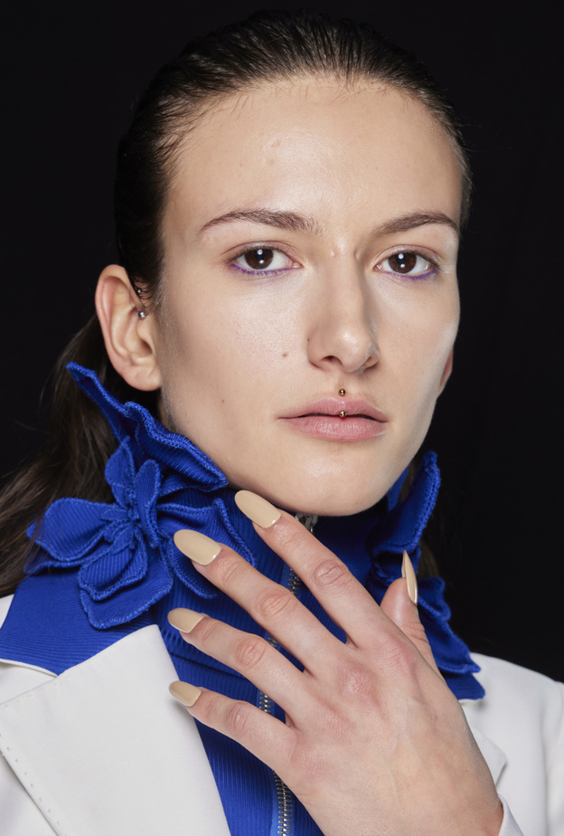 من التجاعيد الى التصبغات ..طرق تجميل اليدين بتقنيات حديثة وأهم أضرارها