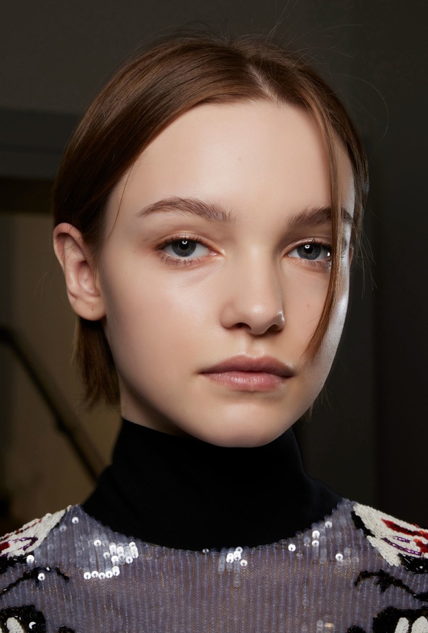 كيف تحصلين على بشرة نضرة بنصائح أطباء الجلد؟