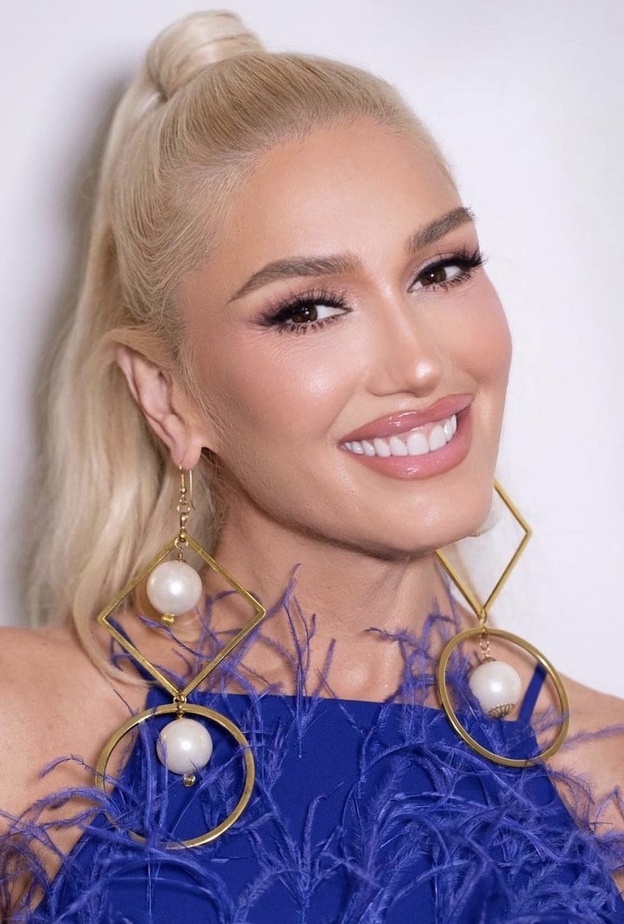 مكياج لتوسيع العين والتناقض بين الكحل الأبيض والآيلاينر الأسود على طريقة Gwen Stefani - الصورة من حساب GXVE BEAUTY على انستغرام
