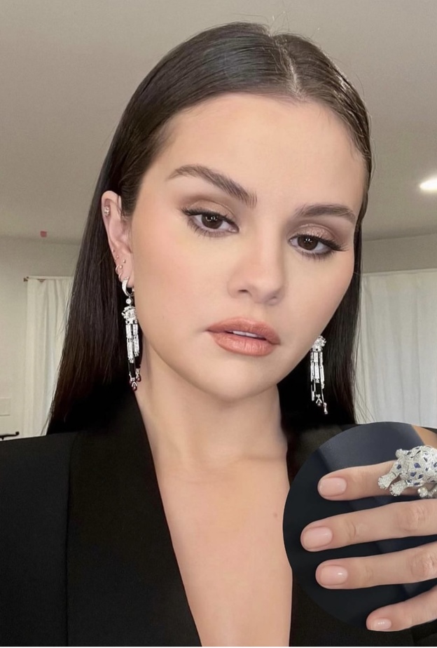 حوّلي مشكلة الأظافر القصيرة إلى موضة بمناكير عصري على طريقة النجمات