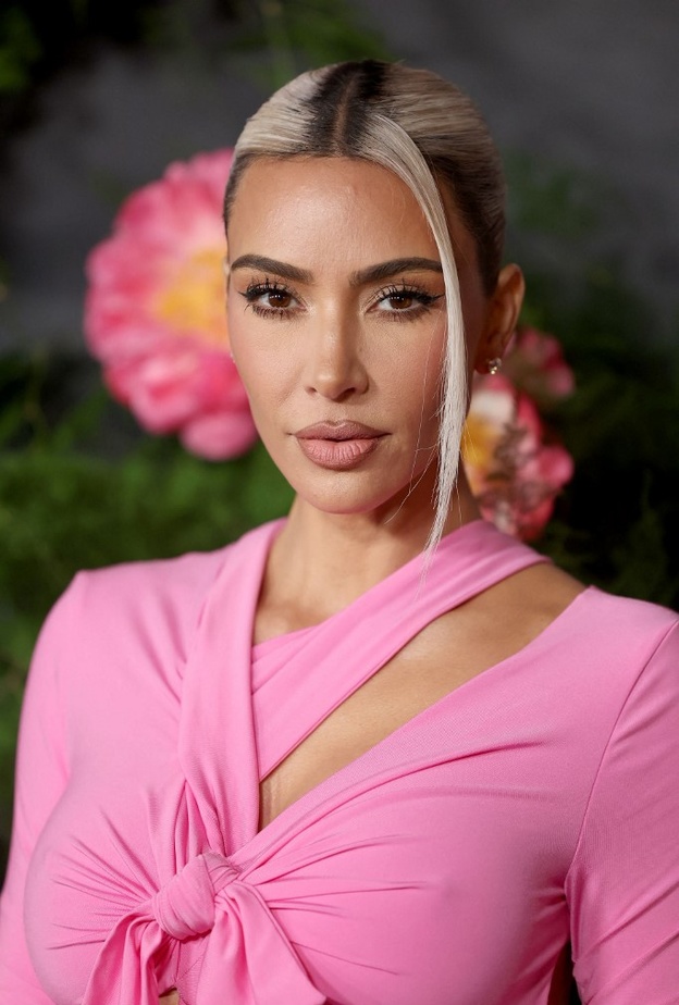 نصائح توسيع العين بالمكياح الطبيعي بأسلوب Kim Kardashian