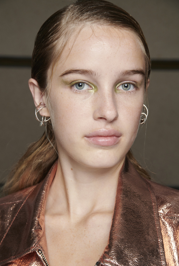 كيفية شد الرقبة وتجديد شبابها بدون جراحة