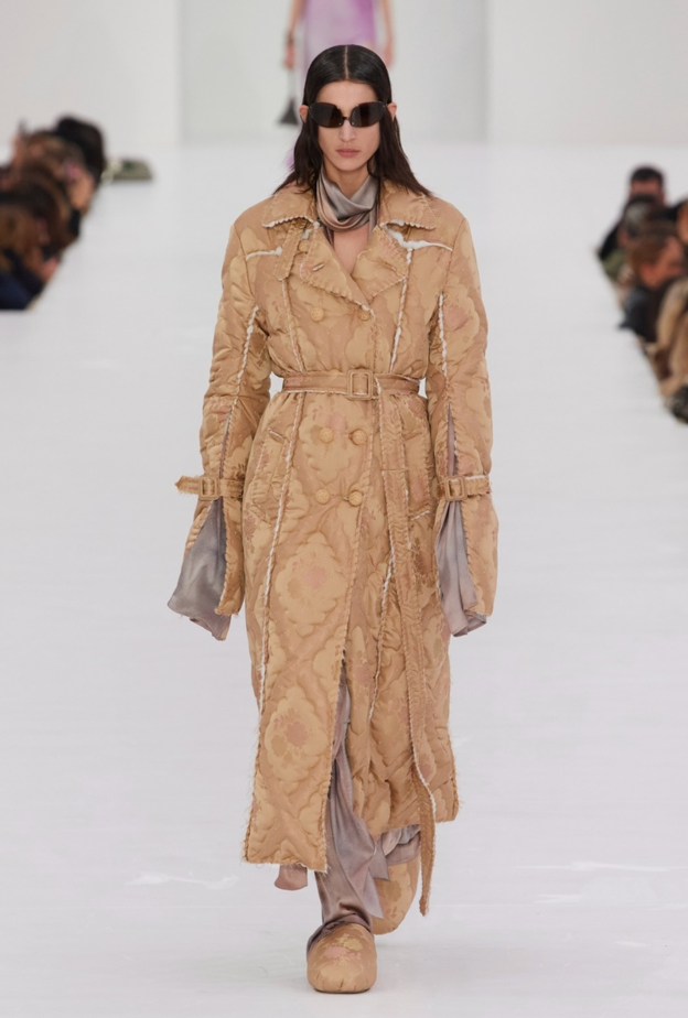 ترانشكوت أبيض