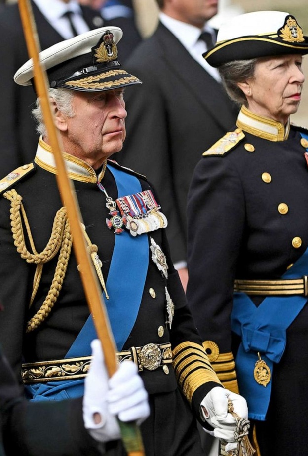 16 في يوم 19 سبتمبر 2022، اجتمعت العائلة المالكة البريطانية لتوديع الملكة الراحلة إليزابيث الثانية