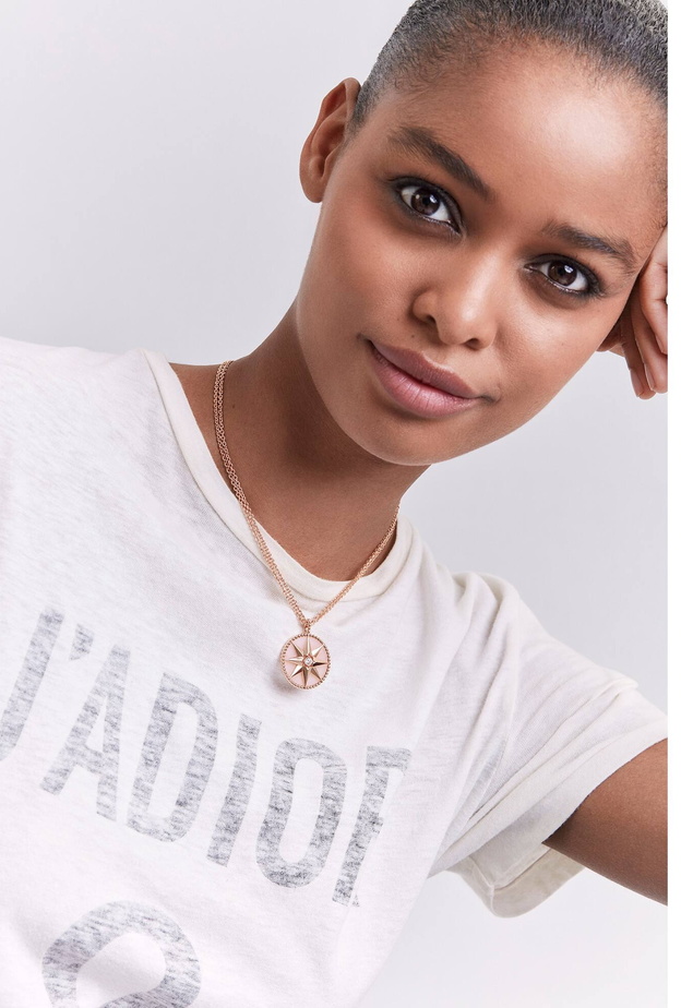 قلادة من الذهب الوردي من ديور DIOR
