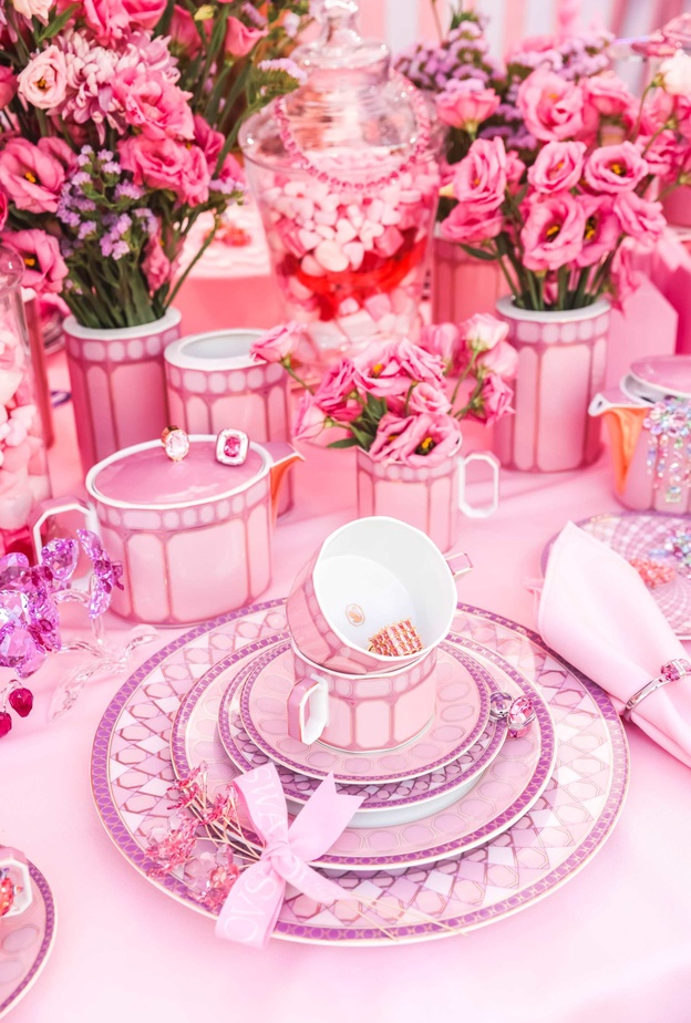 تاناغرا تزيح الستار عن أوّل مجموعة أواني مائدة من شوارفوسكي مصمّمة بالتعاون مع روزنتال في منتجع بارك حياة دبي