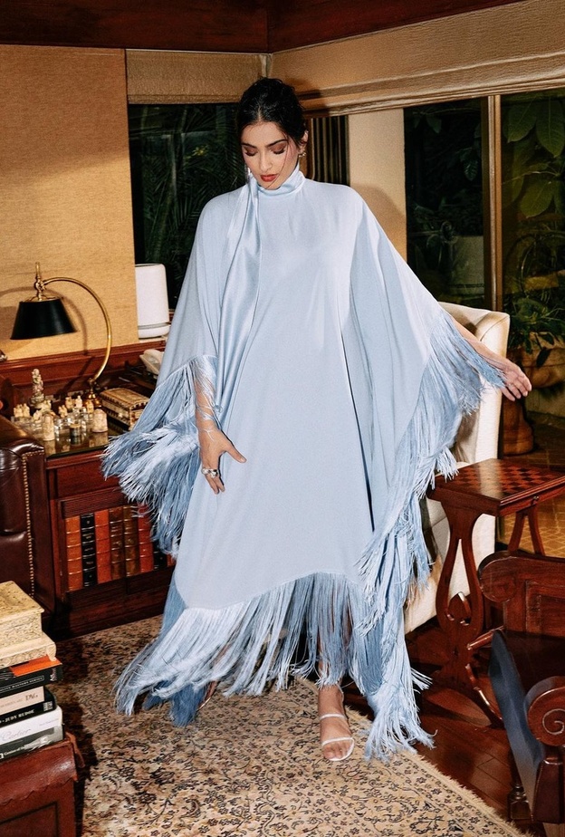 من بينهم سونام كابور....نجوم ومشاهير في حفل عشاء جديد استضافه كاران جوهر