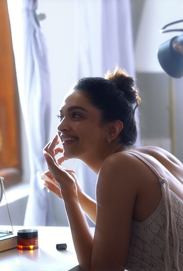 ديبيكا بادوكون تكشف عن كواليس إعلانها الجديد