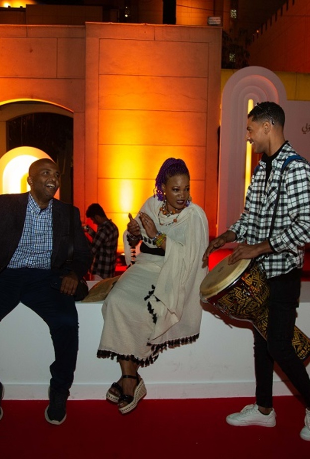 بعيدا عن النيل 