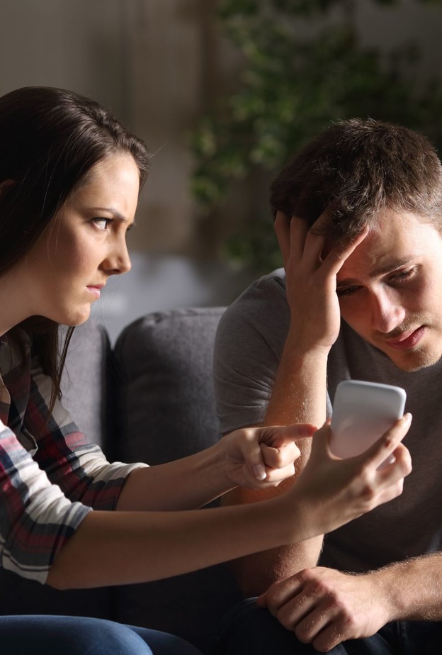 4 أمور لا يمكن توقعها تكشف الزوج اللعوب