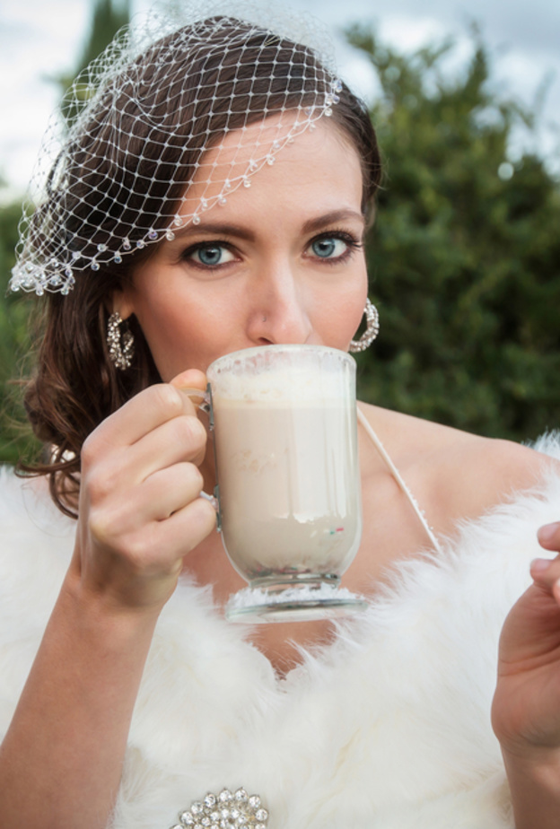 طريقة تنسيق ثيم زواج دافئ لزفاف شتوي أنيق