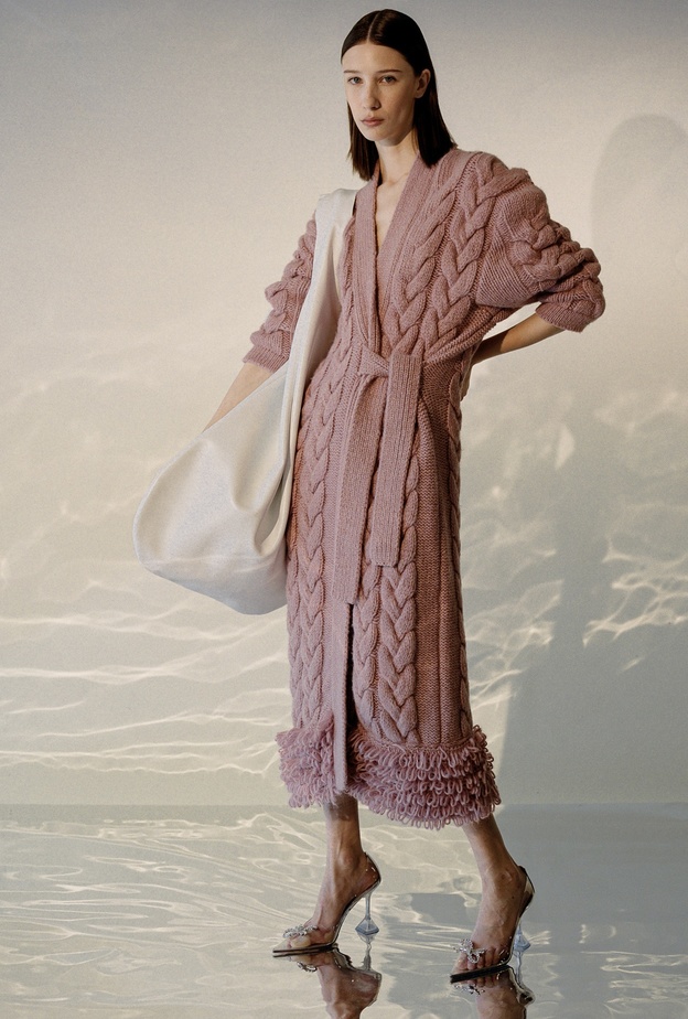 طرق متعددة لارتداء موضة الفساتين الصوفية بأساليب كاجوال